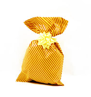 
              Sobres de regalo perlados con patrón de rayas oblicuas
            